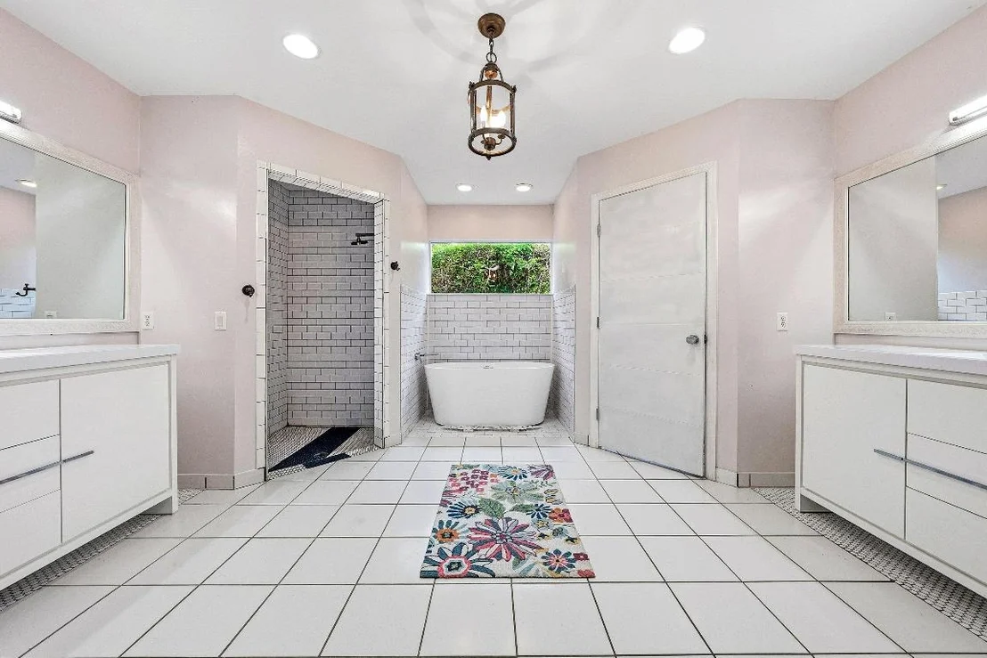 Photo of 800 Lagoon Lane