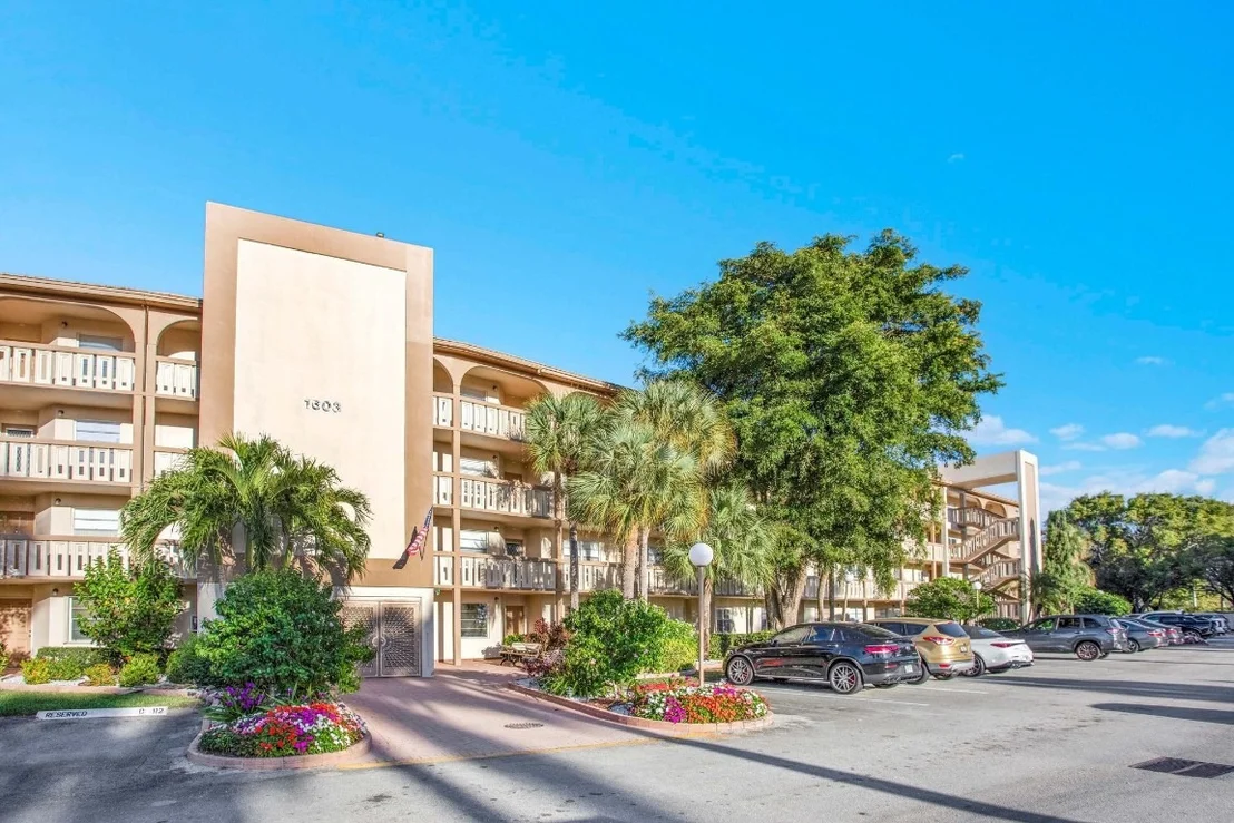 Photo of Unit D4 at 1603 Abaco Drive