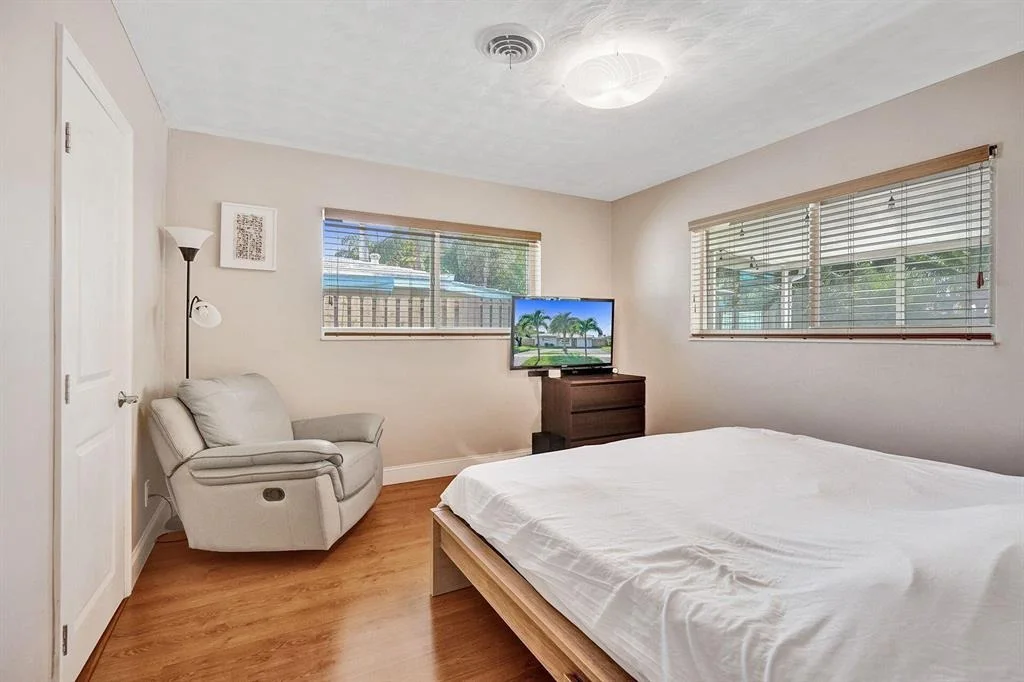 Photo of 371 SE 5th Avenue