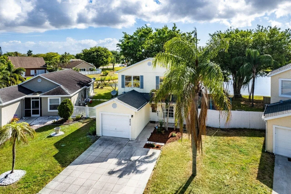 Photo of 4656 Lakeside Circle