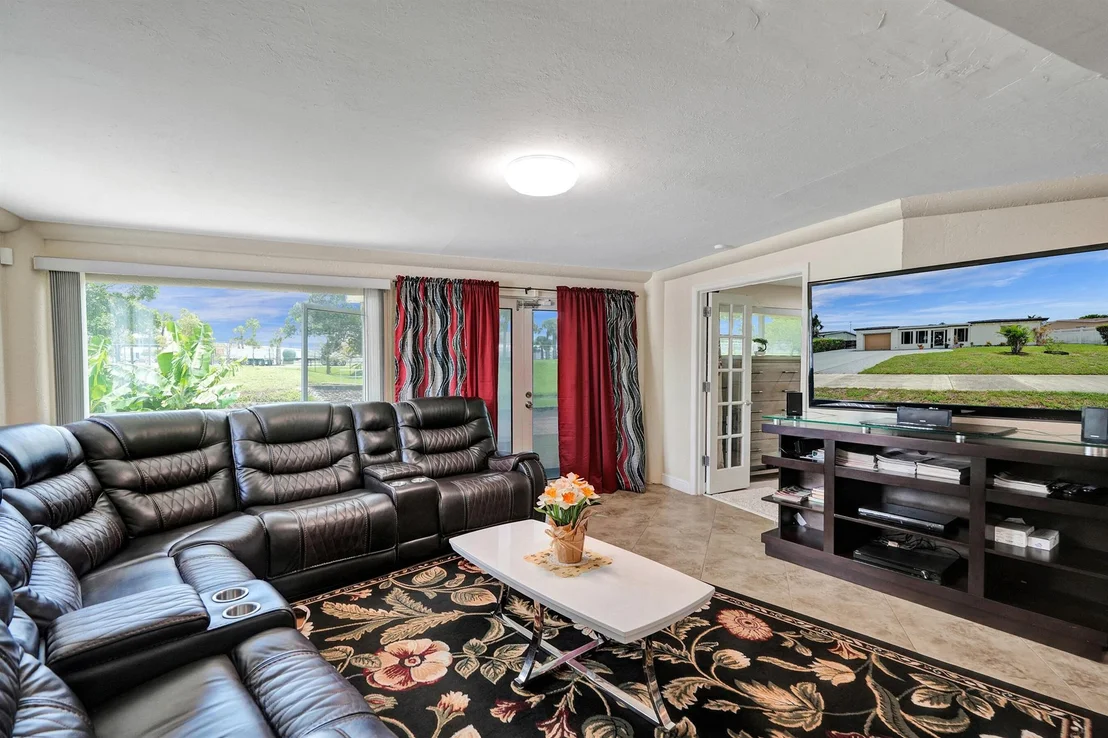 Photo of 802 NW 69th Terrace