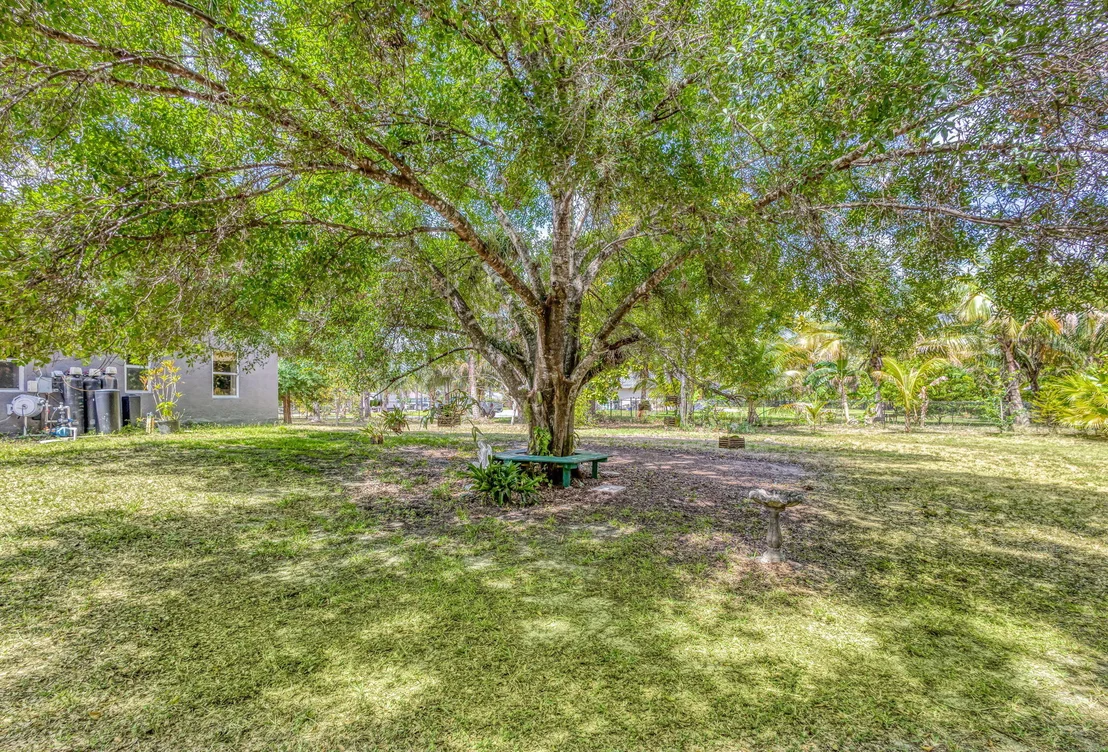 Photo of 16823 Valencia Blvd