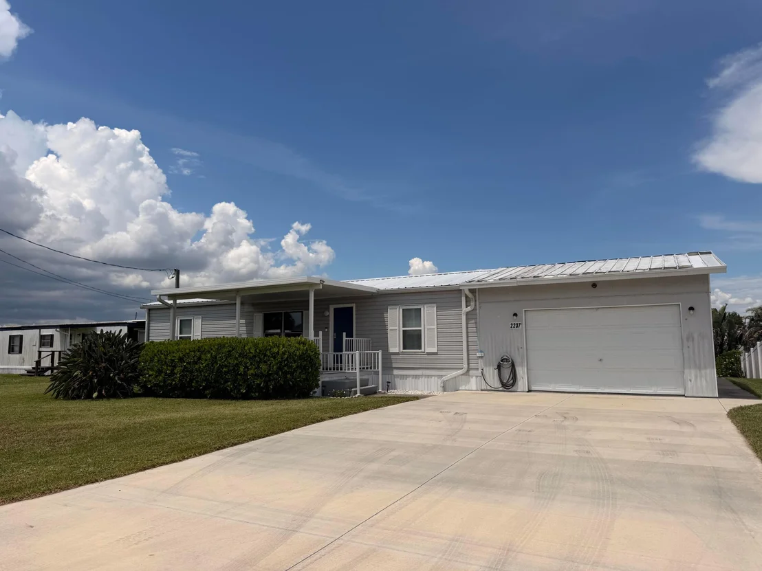 Photo of 2237 SE 32ND Street