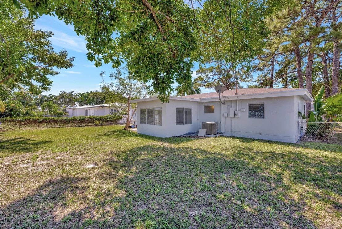 Photo of 810 SE 1st Avenue