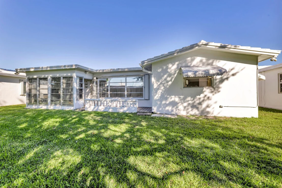 Photo of 3221 E Golf Boulevard