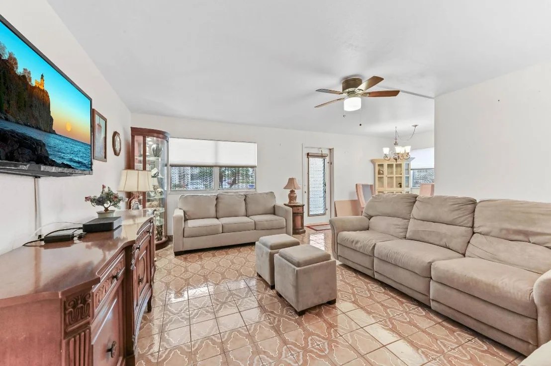 Photo of Unit M at 577 Monaco