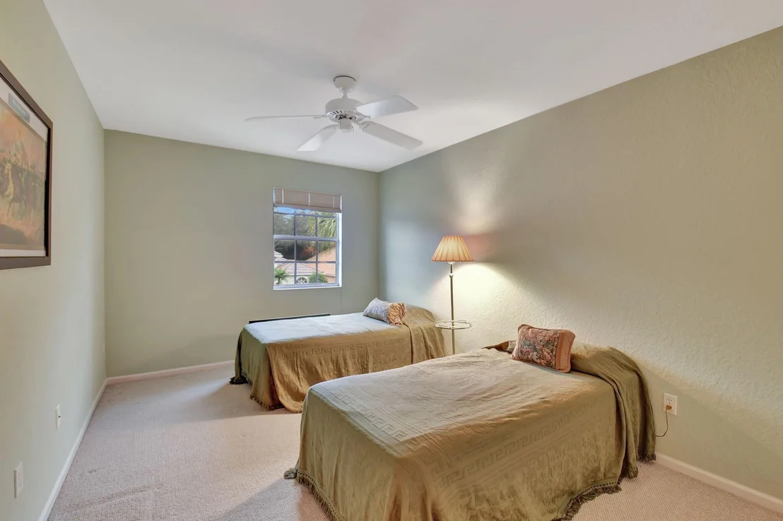 Photo of 7559 Charing Cross Lane