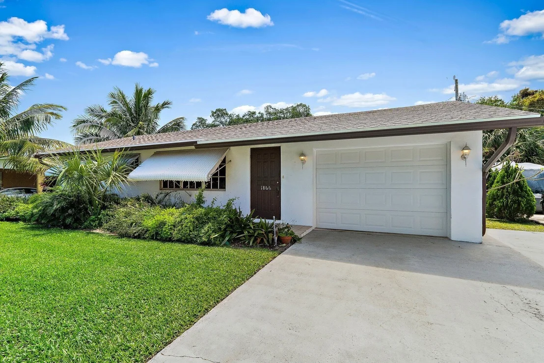 Photo of 1866 Len Drive