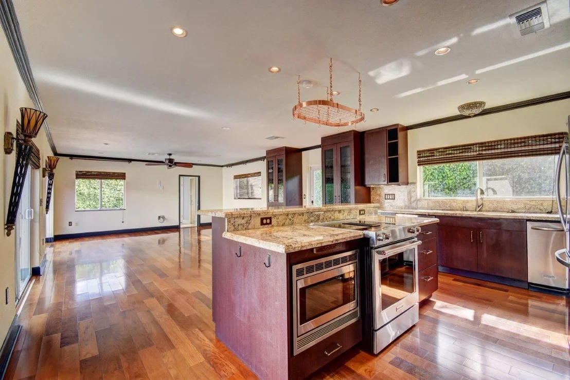 Photo of 998 Cypress Way