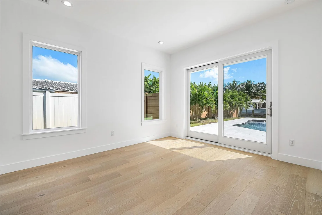 Photo of 8 LEEWARD Circle