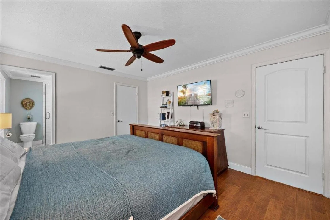Photo of 443 Beacon Street