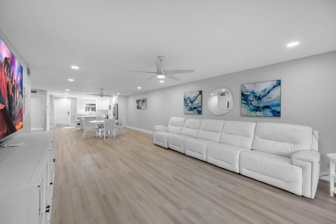 Photo of Unit 105D at 300 N Highway A1a