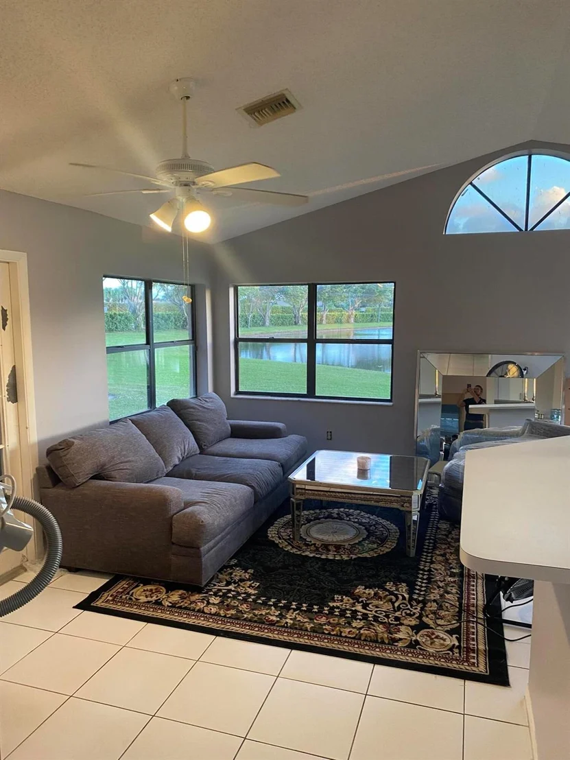 Photo of 7134 Le Chalet Boulevard
