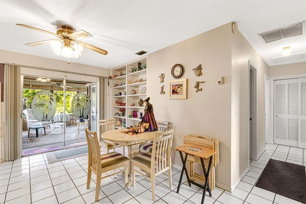 Photo of 115 W Beverly Rd