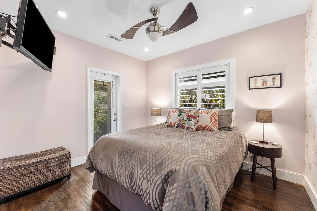Photo of 742 PARK Drive W