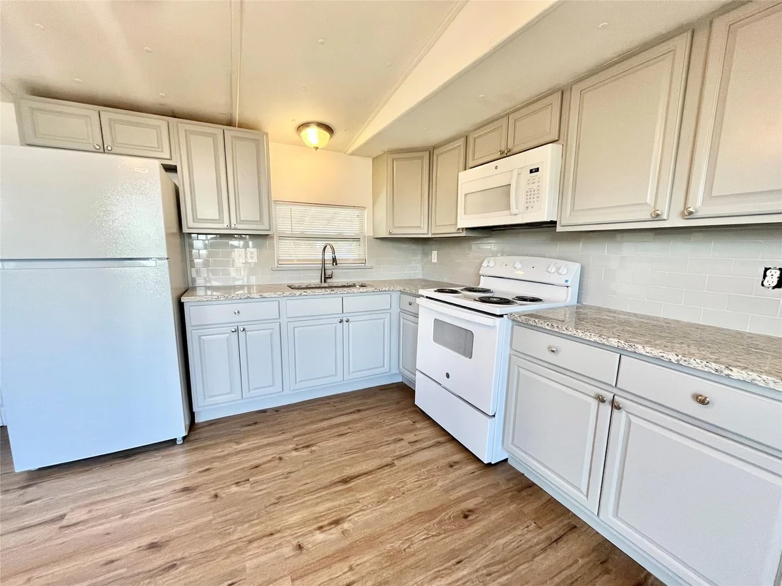 Photo of 1065 Riverview Drive