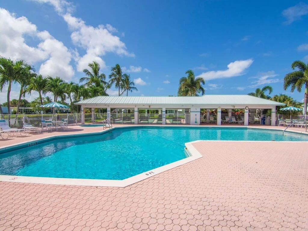 Photo of 385 NE Jade Circle