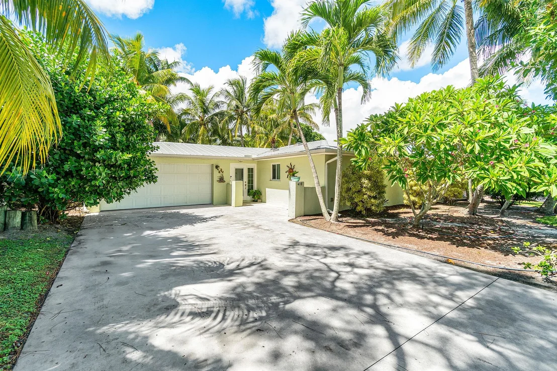 Photo of 418 SE Alamanda Way