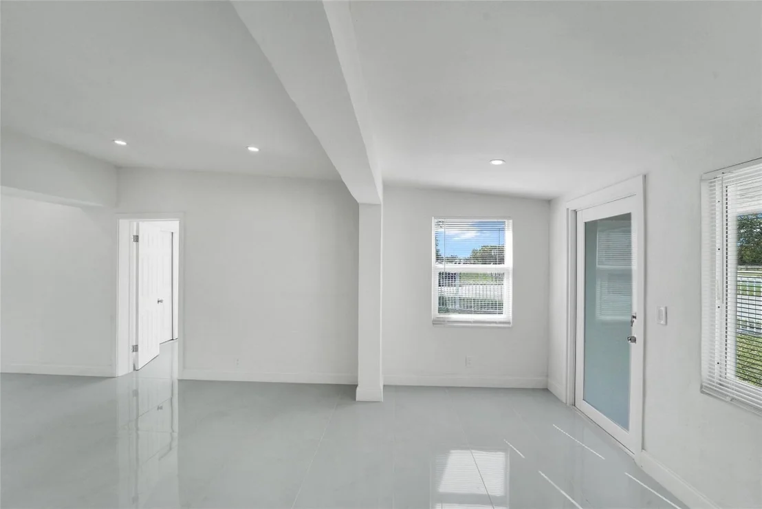 Photo of 2396 Service Road