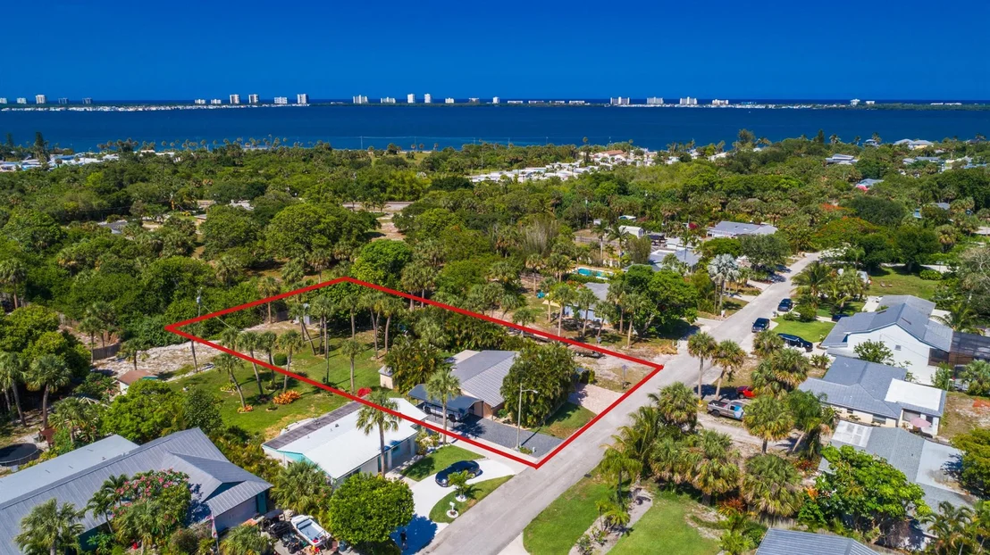 Photo of 1116 NE Oceanview Circle