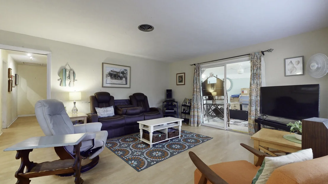 Photo of 3030 Summit Street