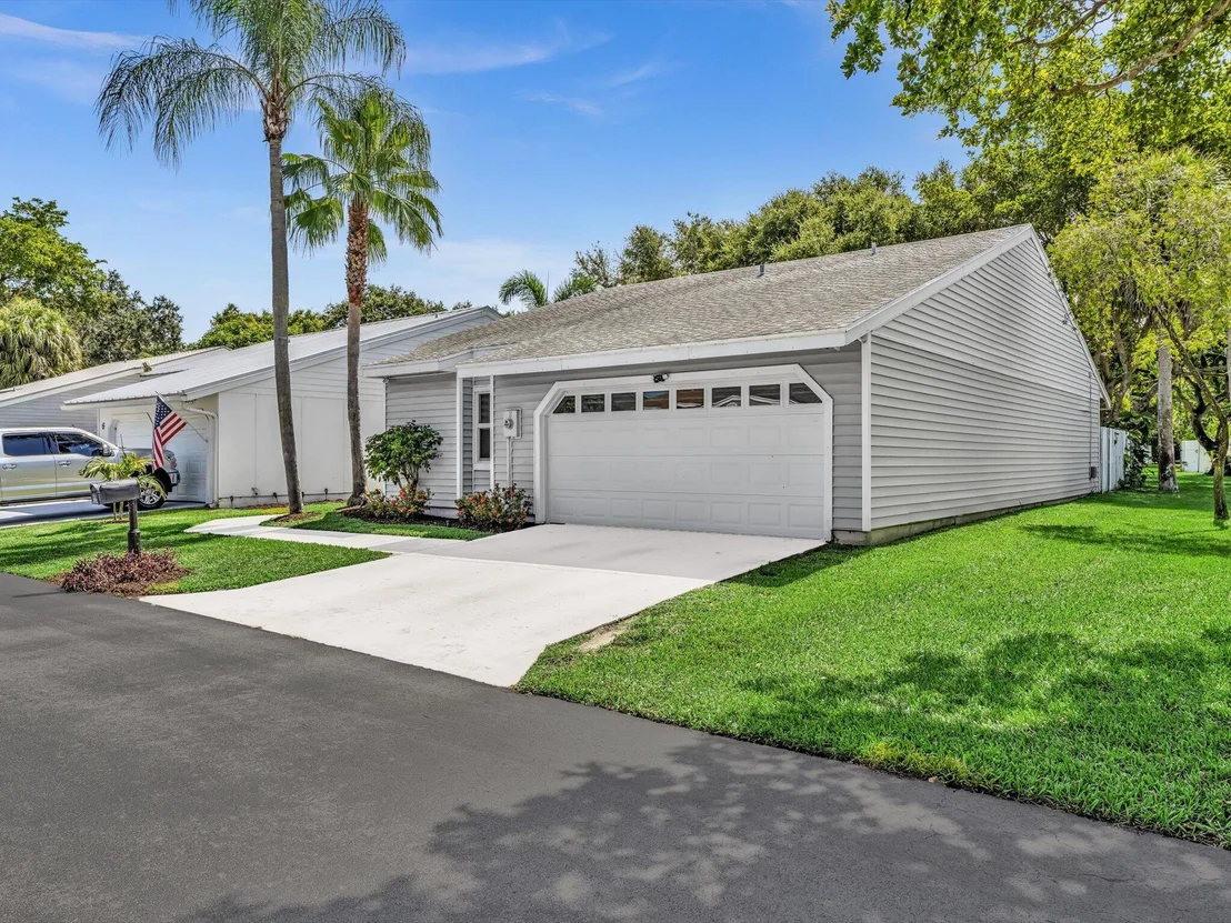 Photo of 8 Hawthorne Lane