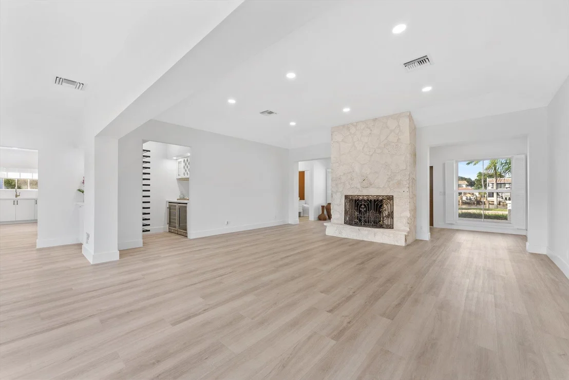 Photo of 872 Lilac Drive