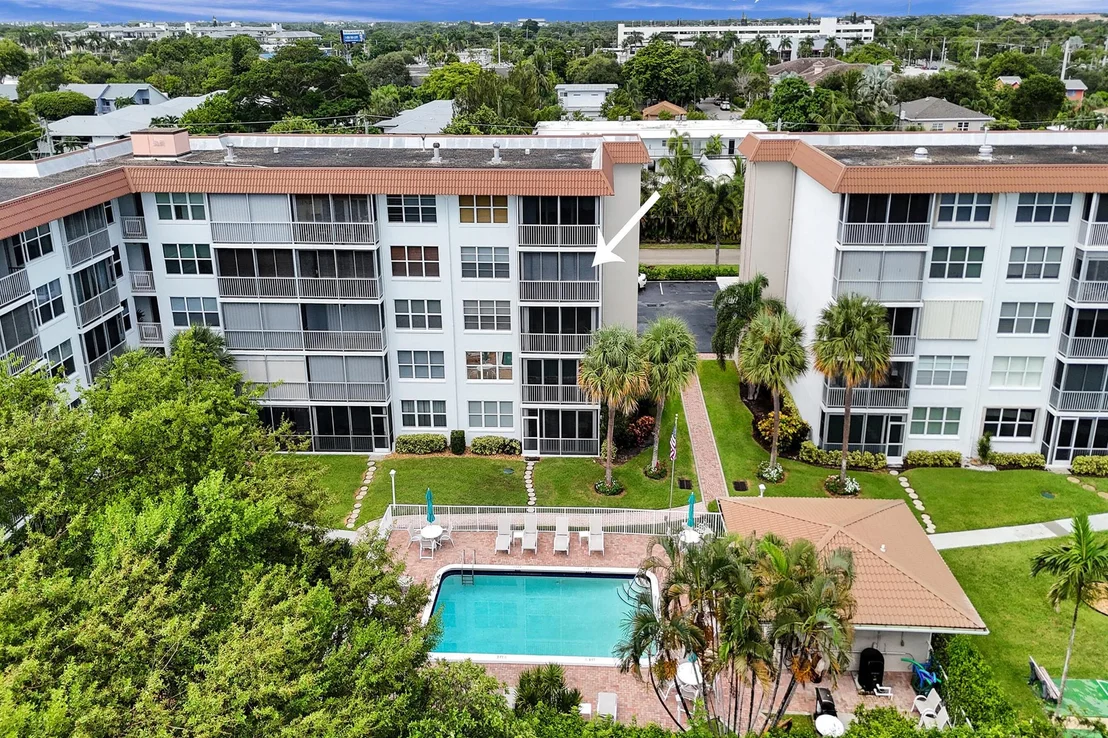 Photo of Unit UNIT405 at 2829 Florida Boulevard
