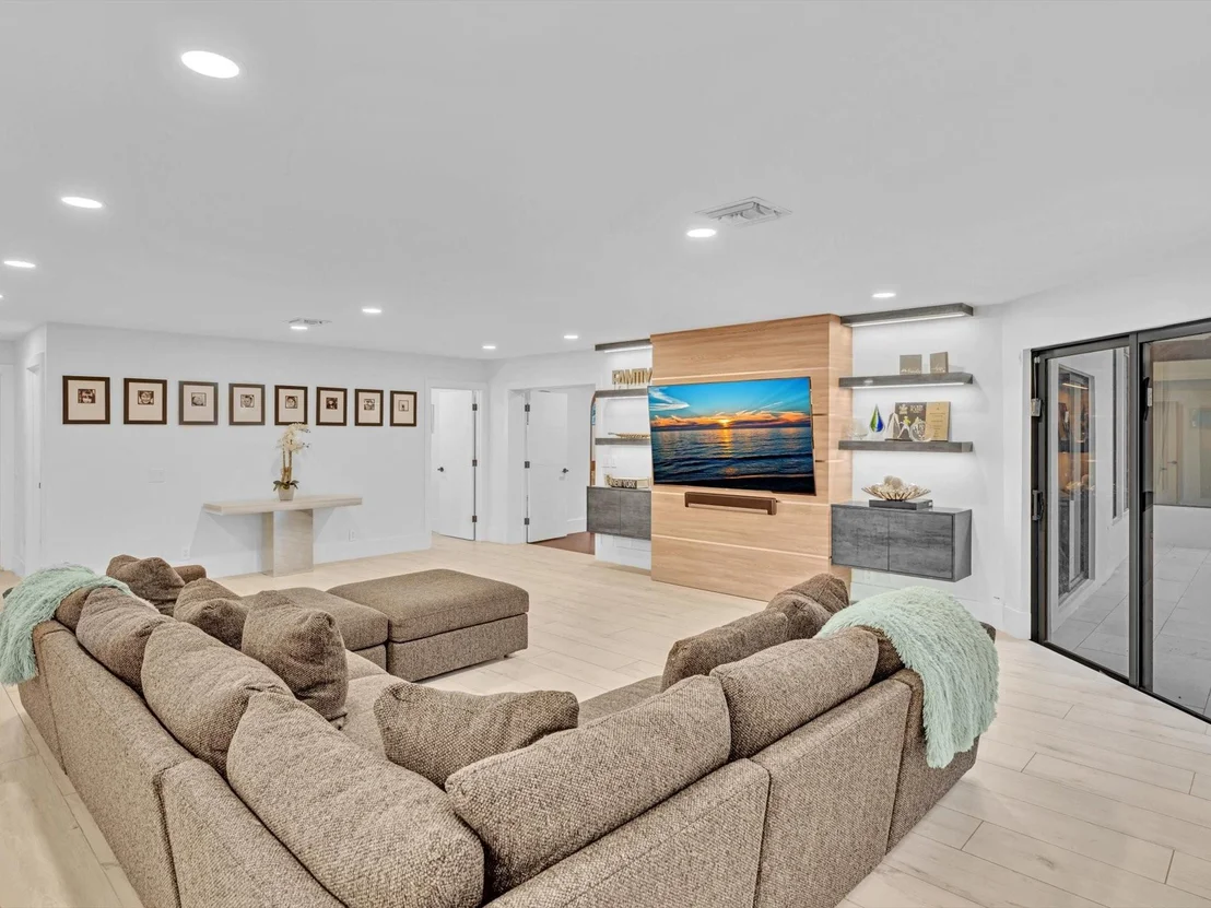 Photo of 525 Sandpiper Way