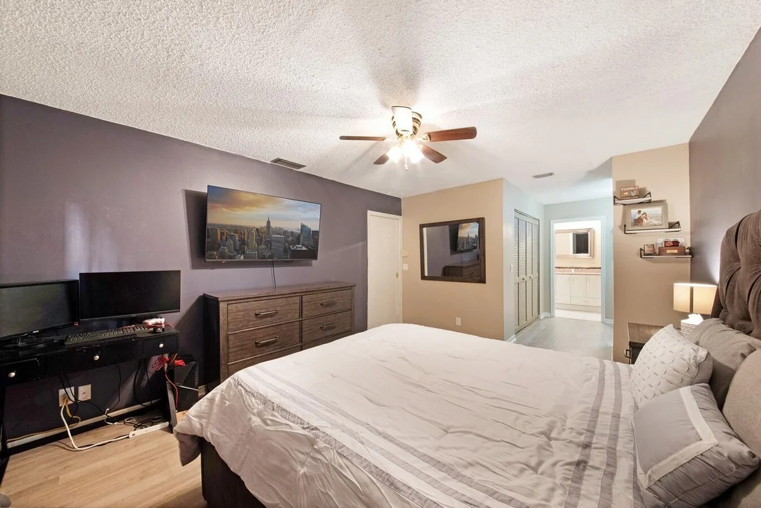 Photo of 2075 SW 24th Circle
