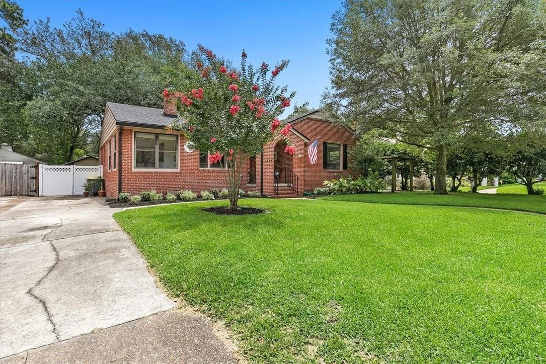 Photo of 1445 Nicholson Road