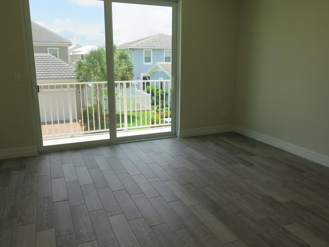 Photo of 1072 Community Drive