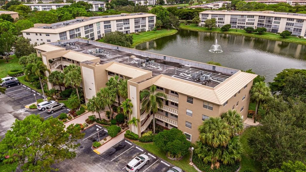 Photo of Unit E1 at 1904 Bermuda Circle