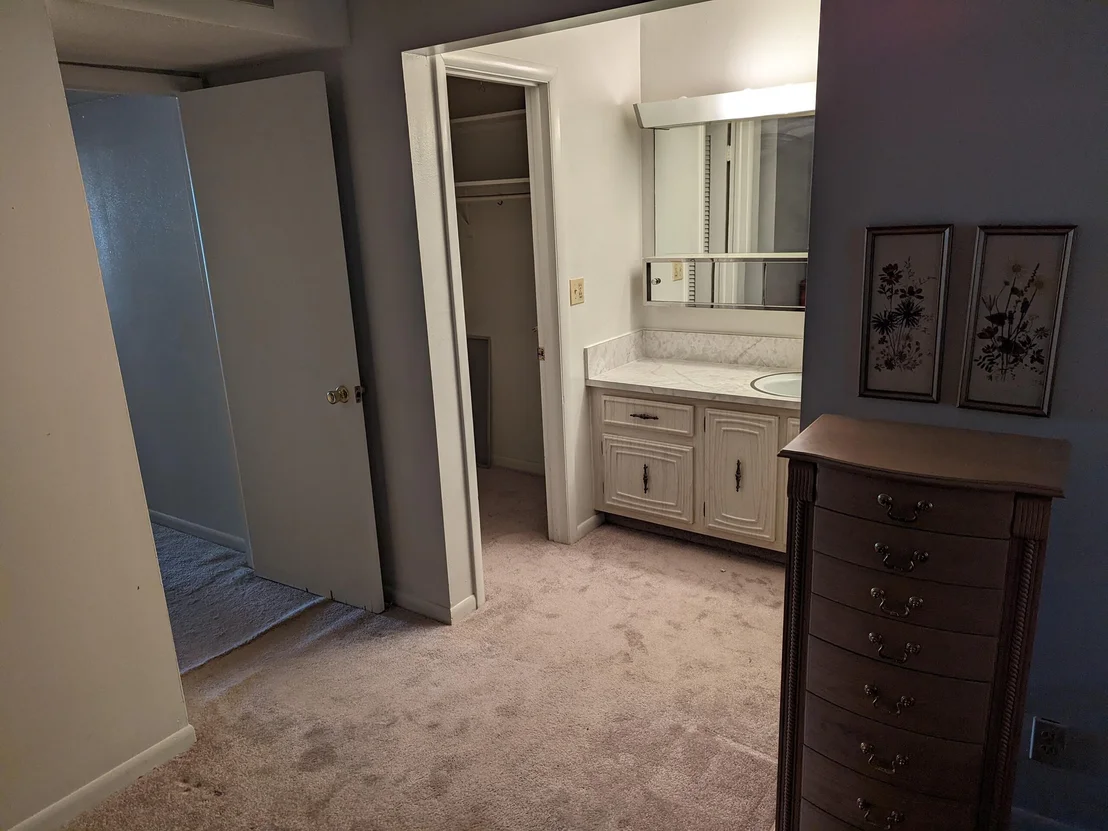 Photo of Unit D at 360 High Point Boulevard