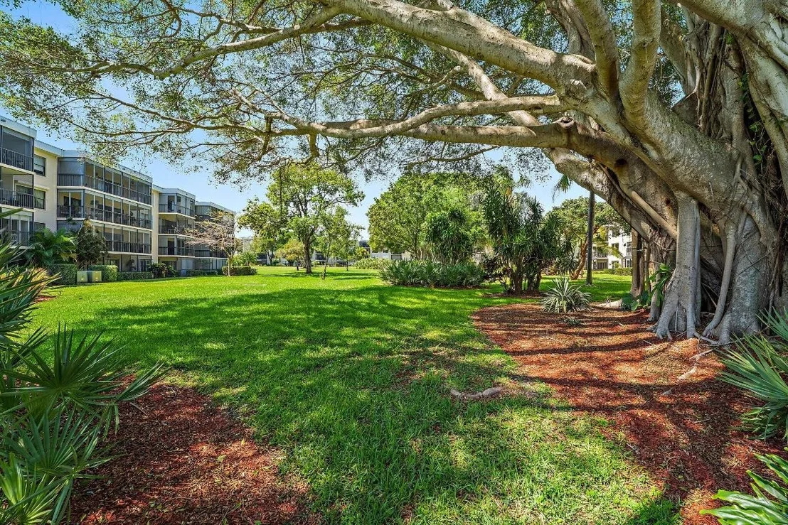 Photo of Unit 203C at 300 N Highway A1a