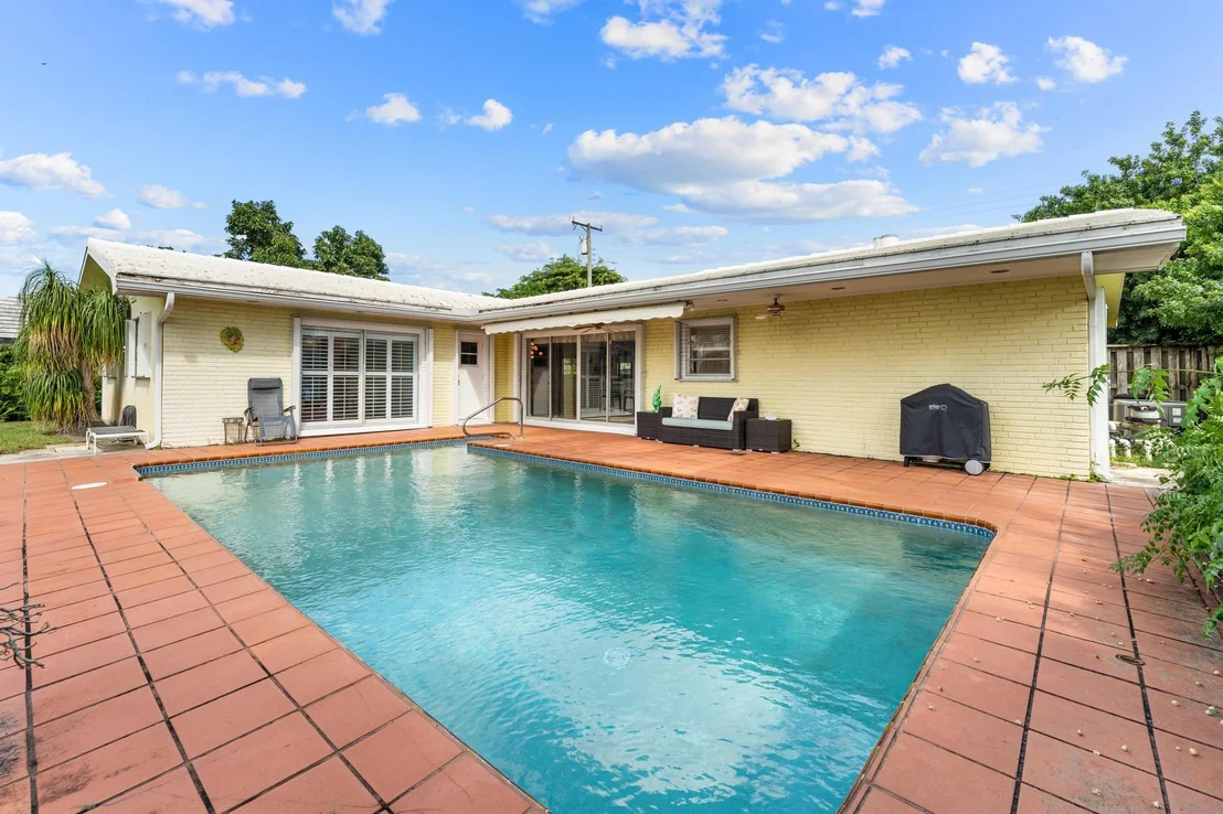 Photo of 8415 Pine Tree Lane