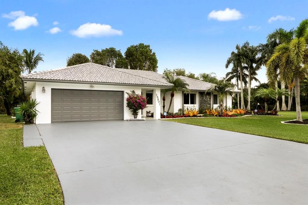 Photo of 15801 Surrey Circle