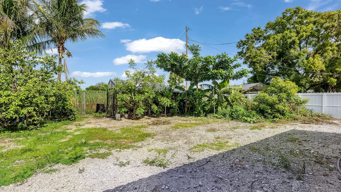Photo of 1048 WHITAKER Road