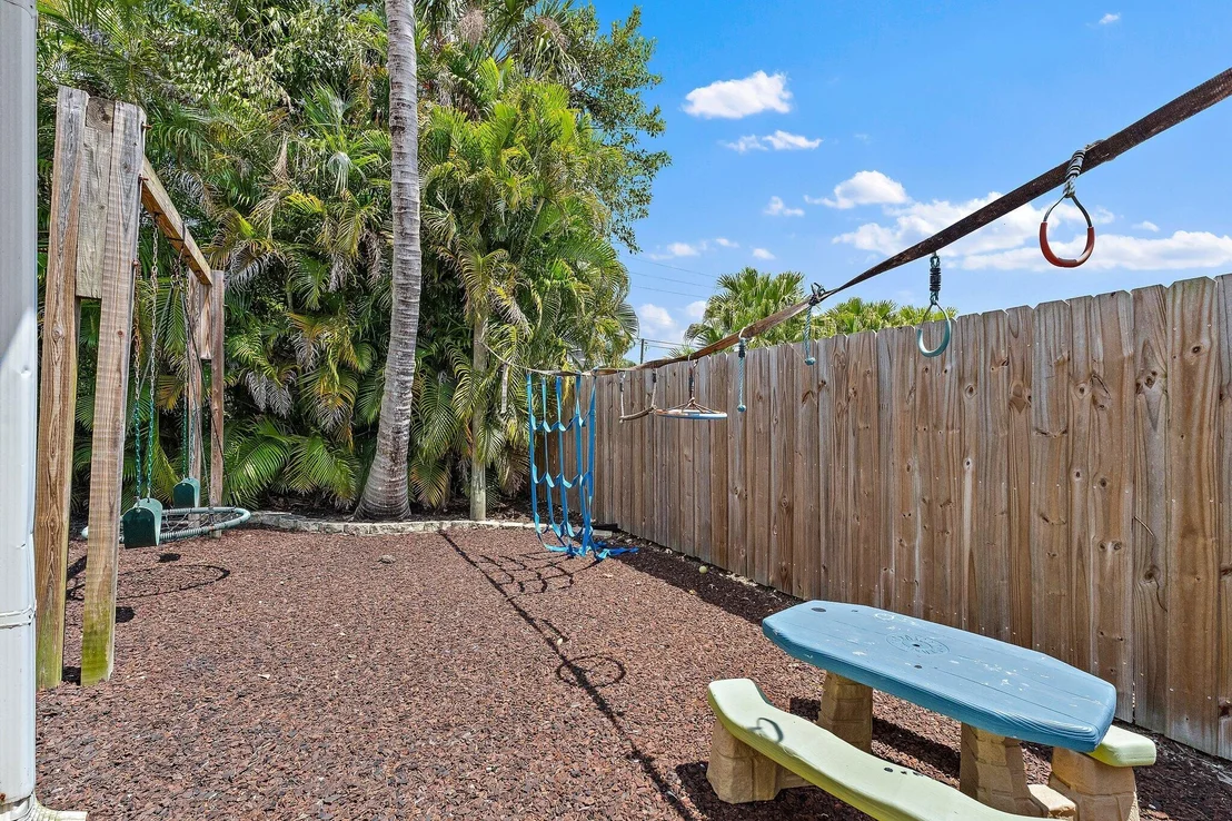 Photo of 715 Warren Drive