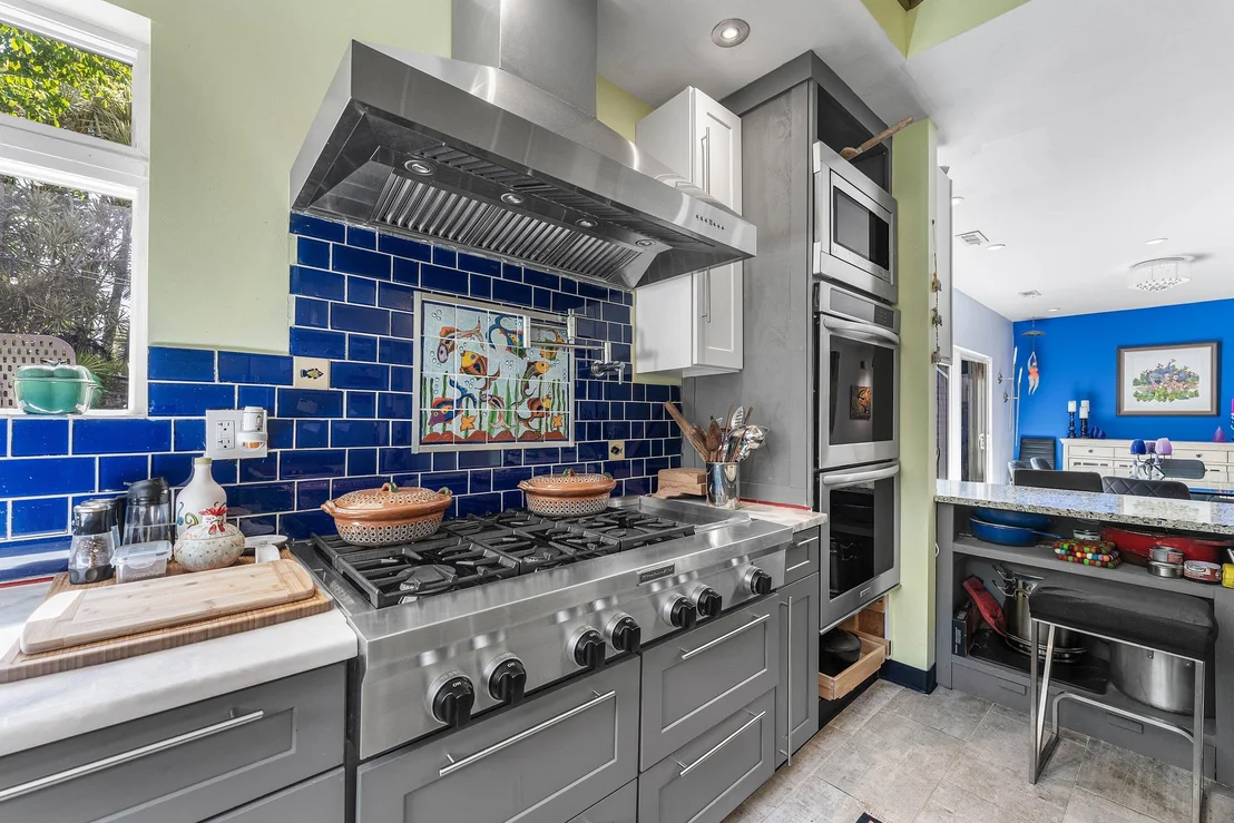 Photo of 742 PARK Drive W