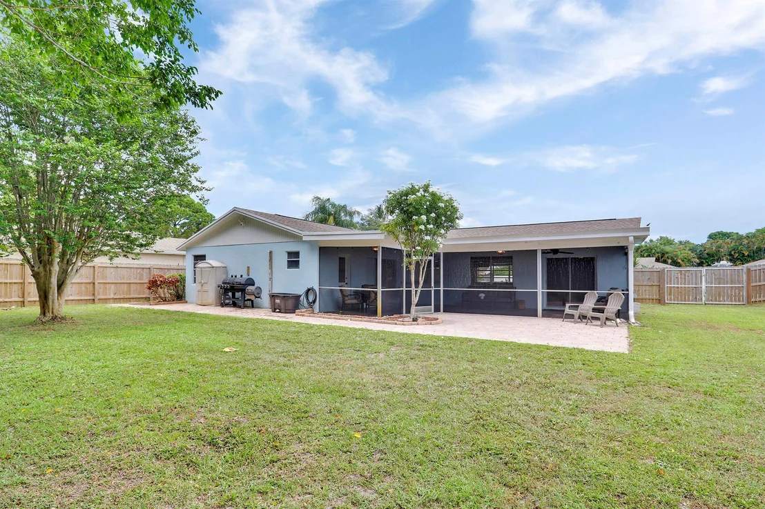 Photo of 612 Oak Ter Terrace