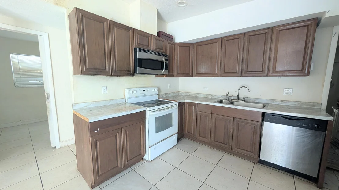 Photo of 490 Tulip Tree Drive