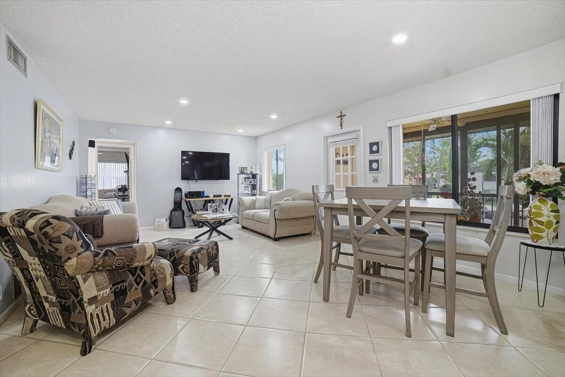 Photo of Unit D2 at 331 KNOTTY PINE Circle
