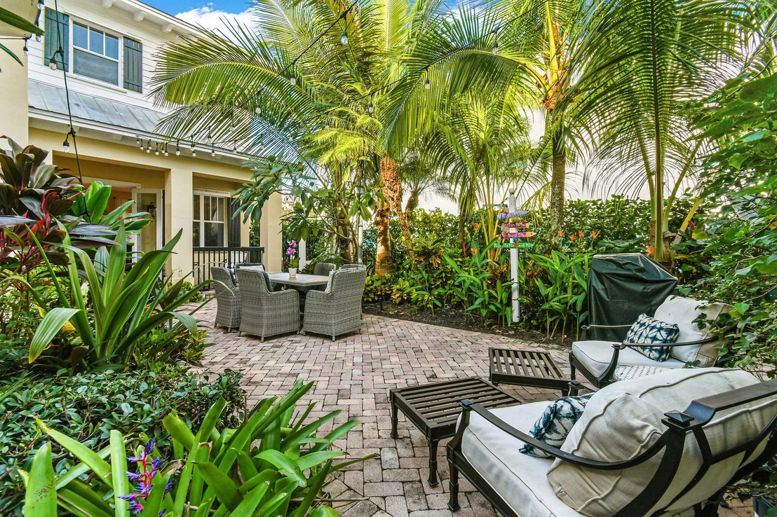 Photo of 256 W Bay Cedar Circle