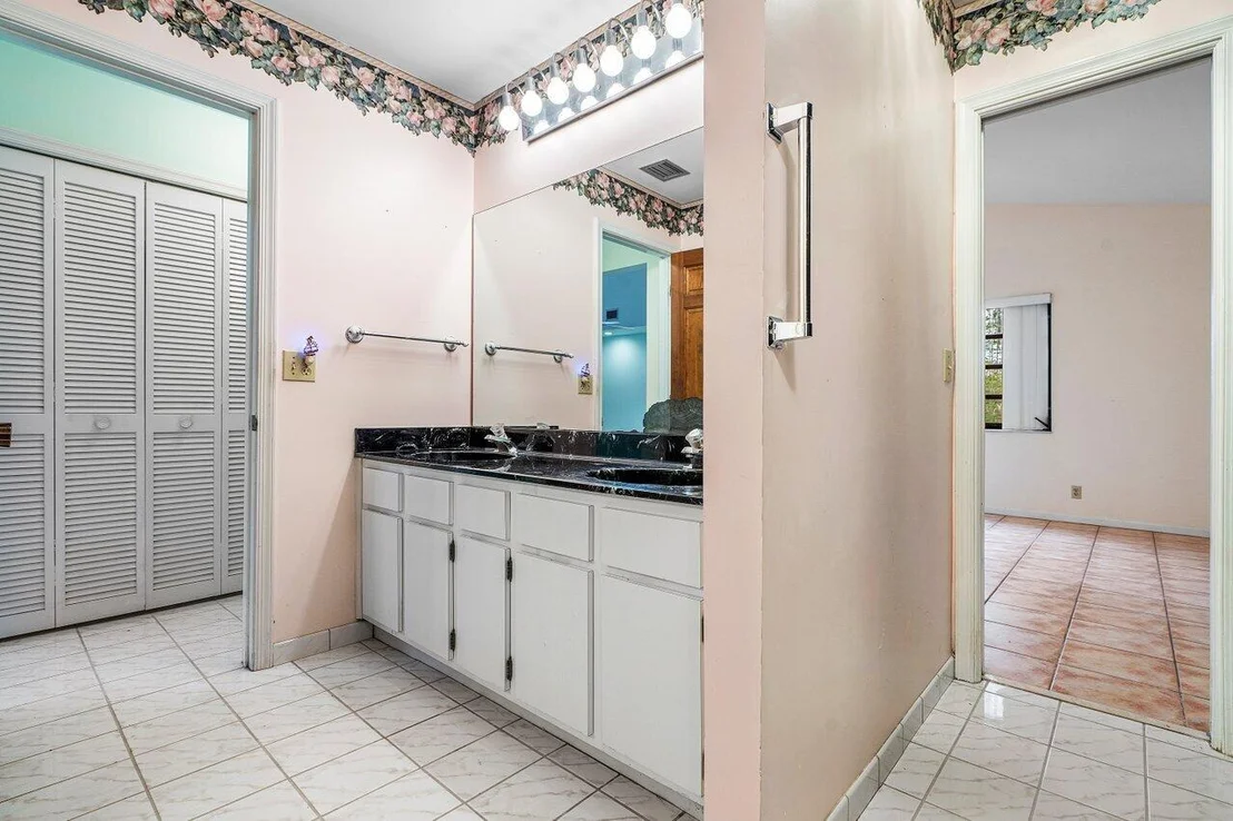 Photo of 4744 Dolphin Drive