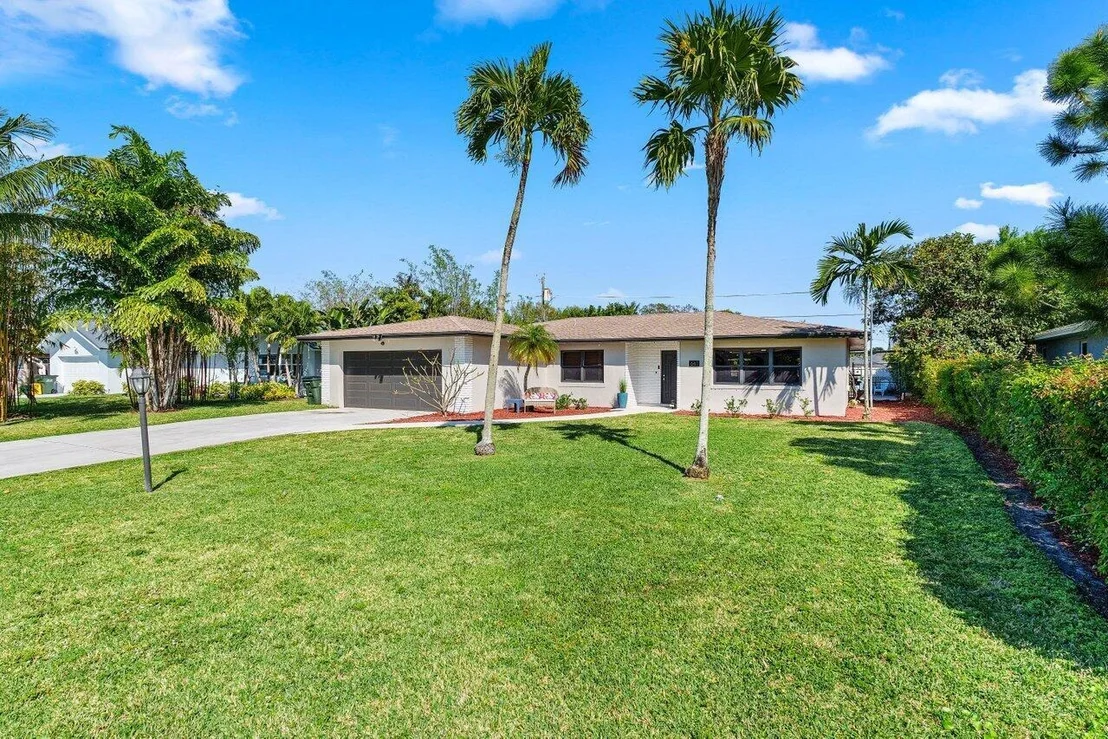 Photo of 641 West Drive