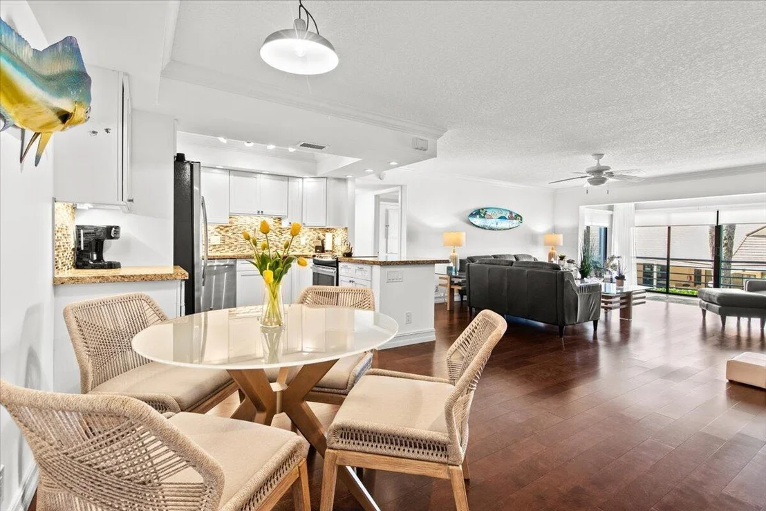 Photo of Unit 203E at 300 N Highway A1a