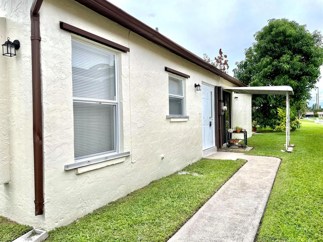 Photo of 5421 Mirror Lakes Boulevard