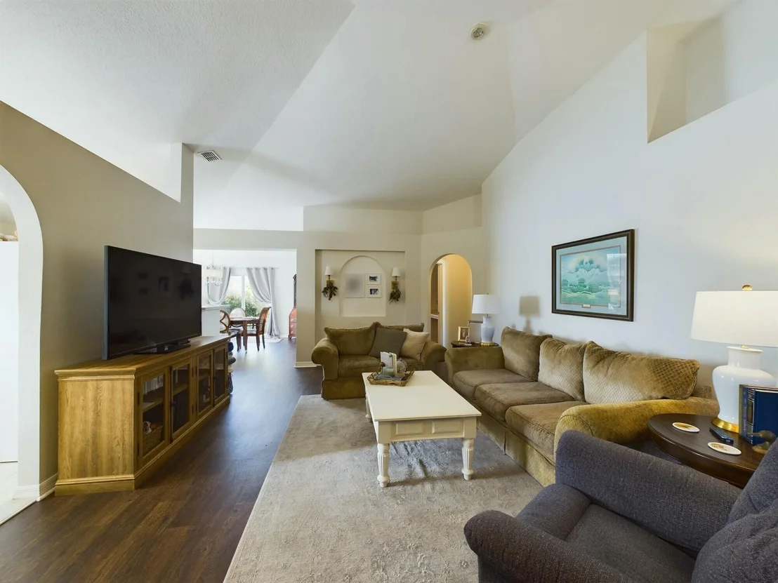 Photo of 467 SE 38th Avenue