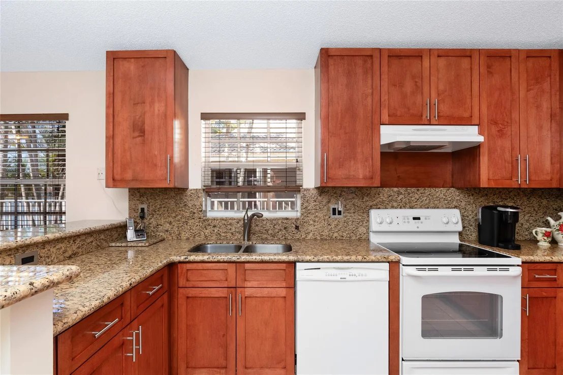 Photo of 1041 SW Cedar Falls Drive
